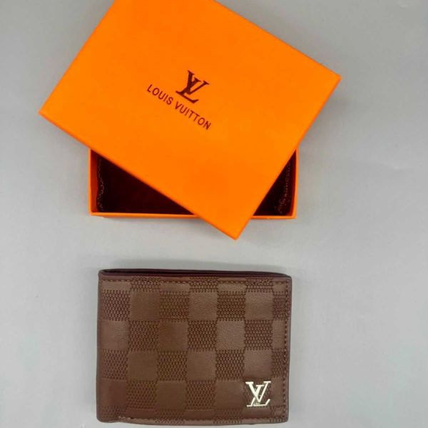 A Louis Vuitton Wallet Made of Grained Leather / Available in Light Brown